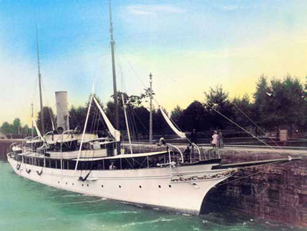 Color postcard of the Gunilda